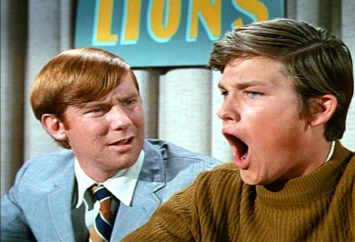 Schuyler (Michael McGreevey) and Dexter Riley (Kurt Russell) participate in a college TV quiz show in "The Computer Wore Tennis Shoes" (Disney, 1969)